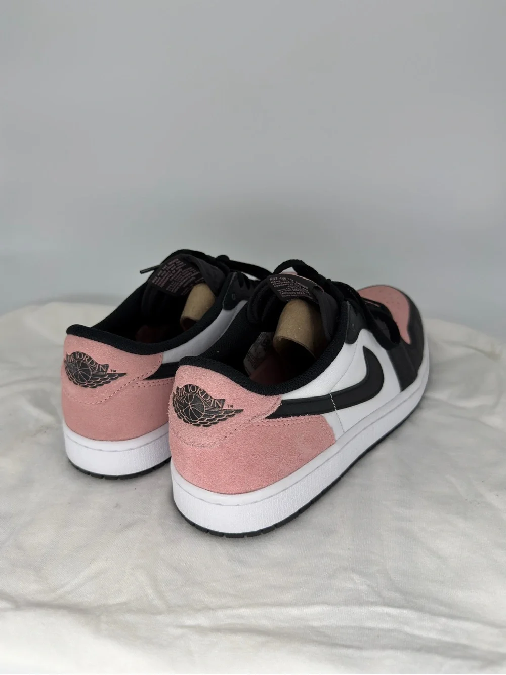 Sz 11 - NIKE AIR JORDAN RETRO 1 LOW OG BLEACHED CORAL/BLACK CZ0790-061
